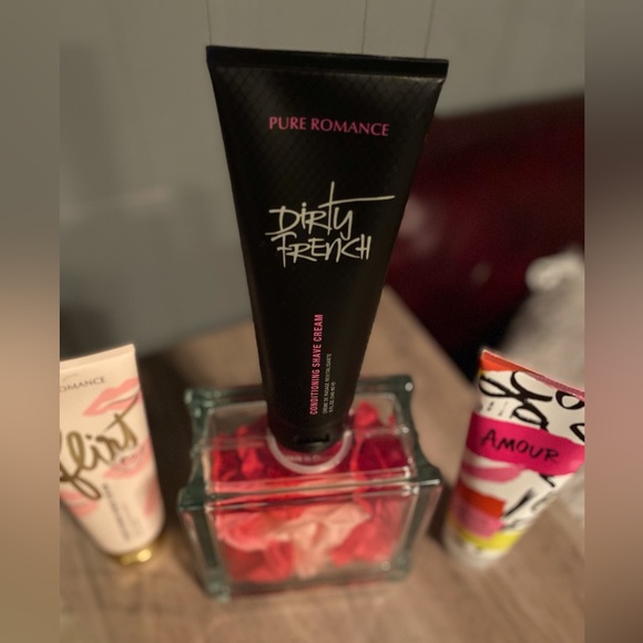 Dirty French Conditioning Shave Cream - Picture 2 of 4